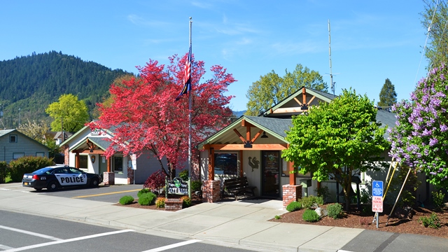 Rogue River City Hall and Police Station